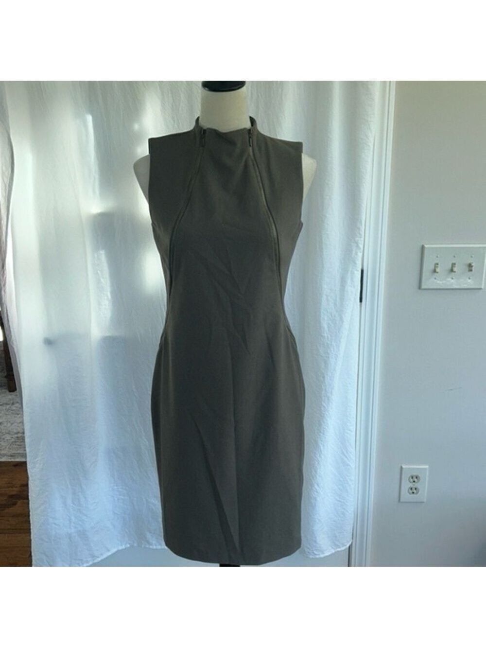 Unique deep Green/Brown Zipper Dress: Size 4 - Picture 8 of 8